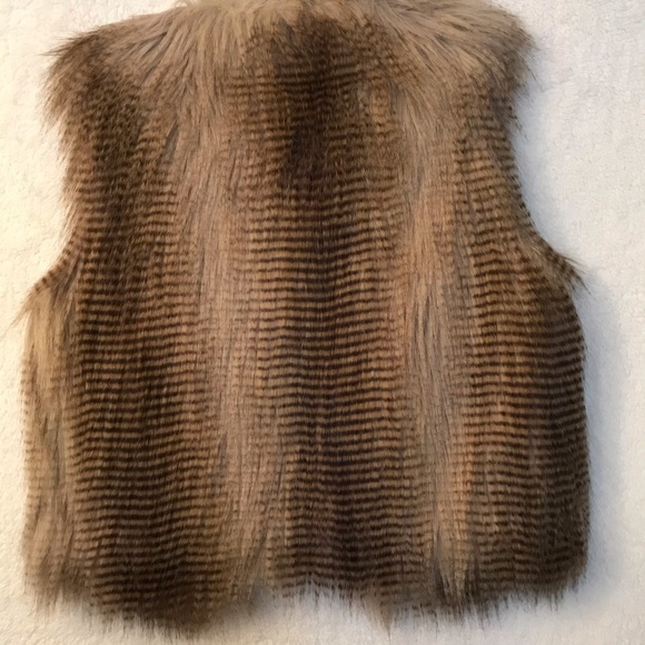 Ladies faux fur vest - Picture 2 of 3